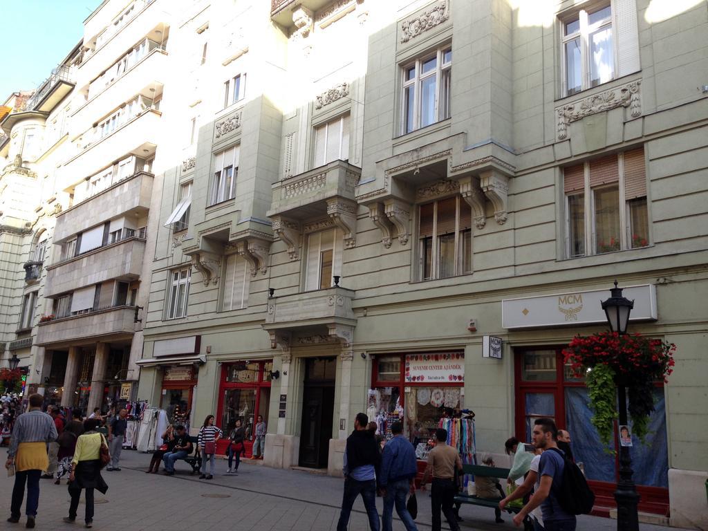 Family Buddha Apartment Budapest Bagian luar foto