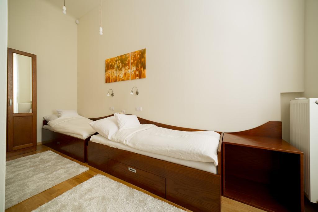 Family Buddha Apartment Budapest Bagian luar foto