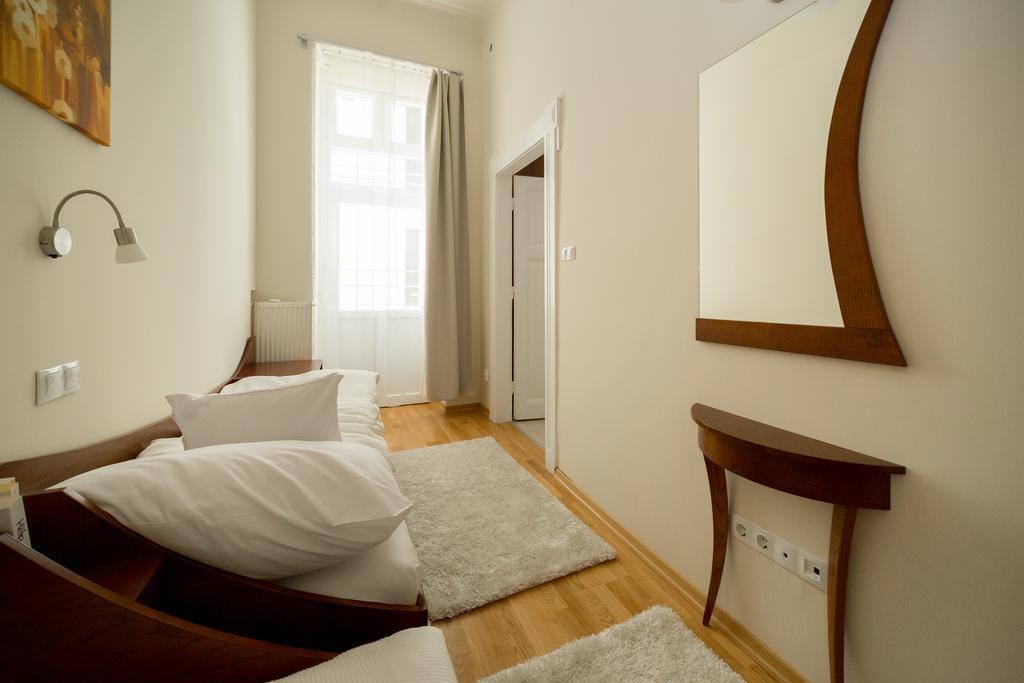 Family Buddha Apartment Budapest Bagian luar foto