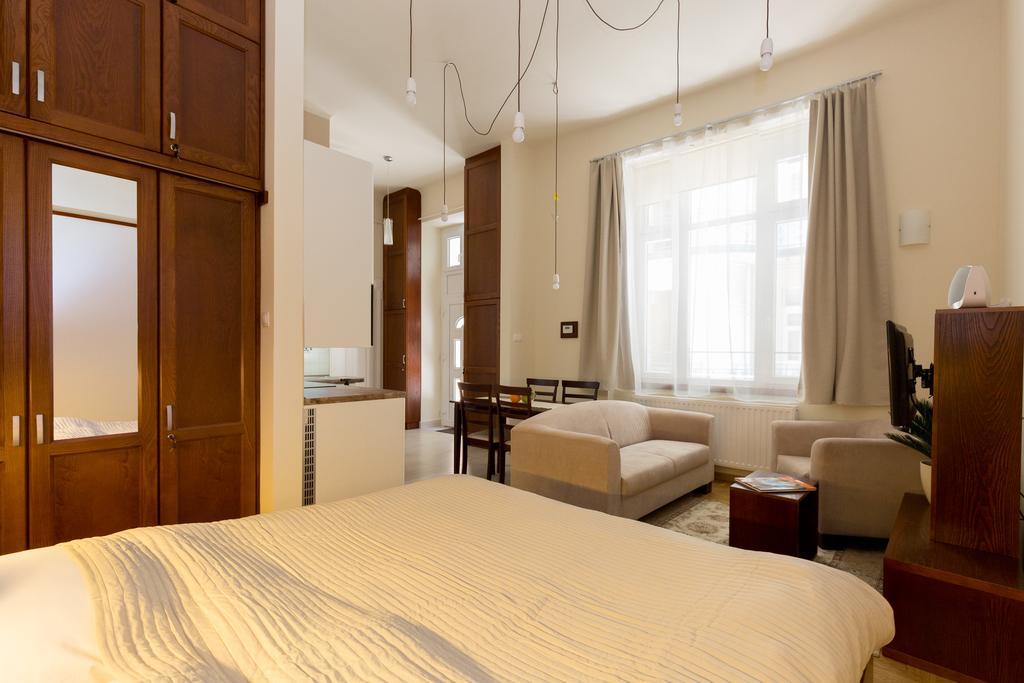 Family Buddha Apartment Budapest Bagian luar foto