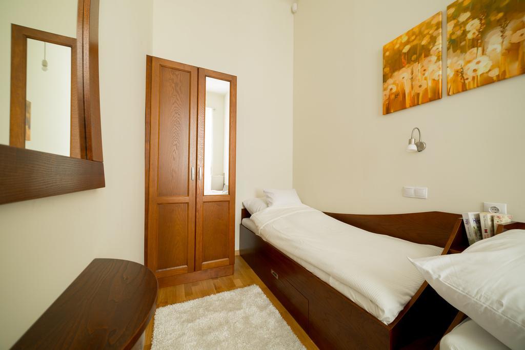 Family Buddha Apartment Budapest Bagian luar foto