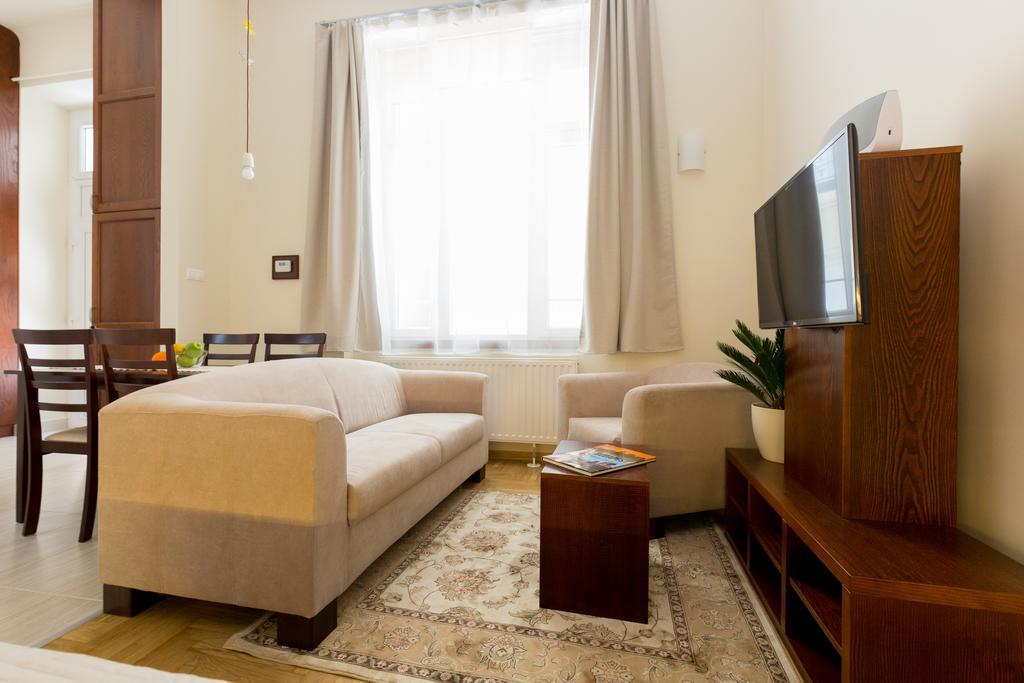 Family Buddha Apartment Budapest Bagian luar foto