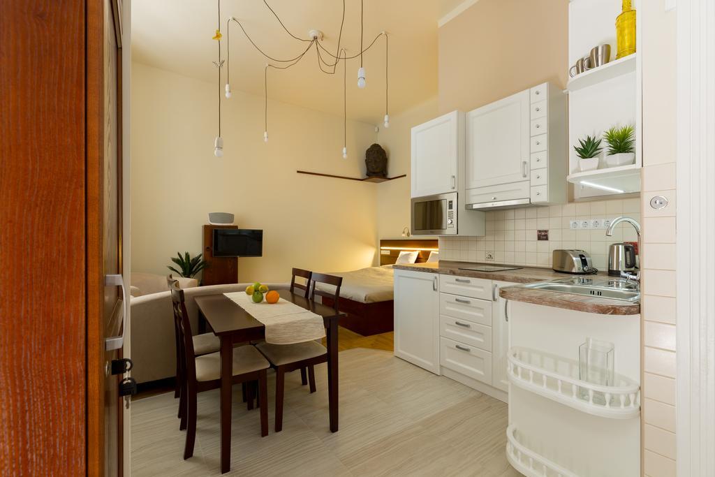 Family Buddha Apartment Budapest Bagian luar foto