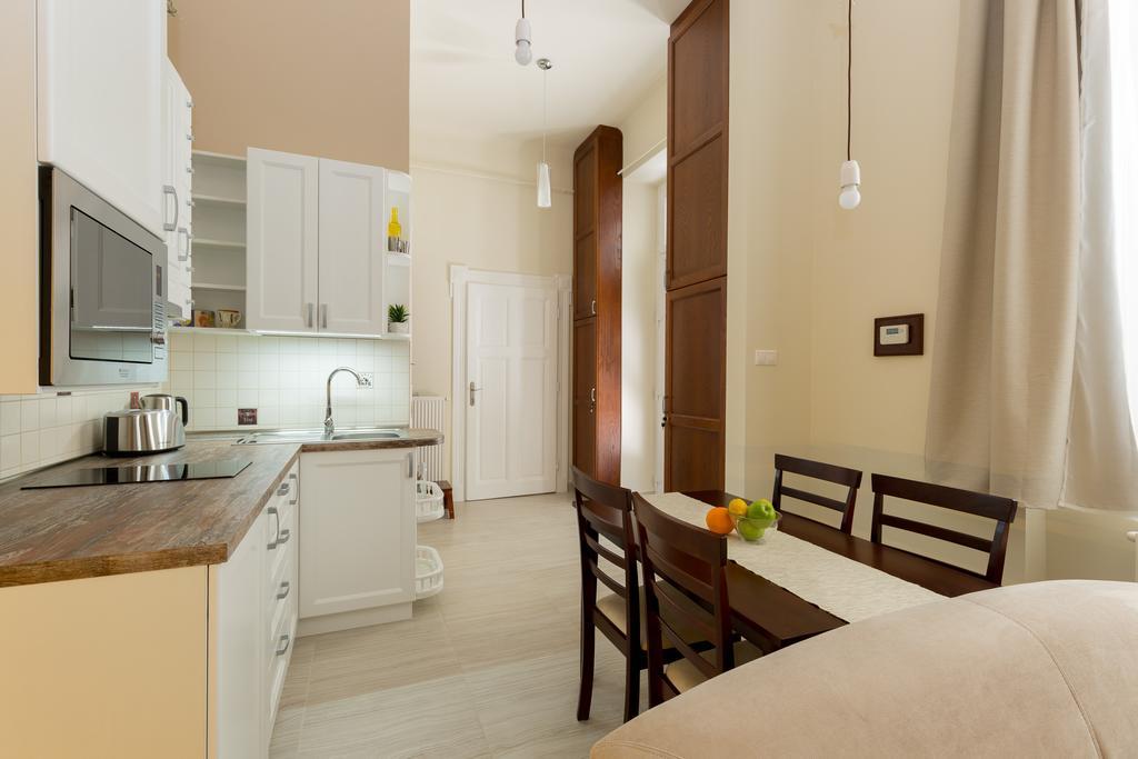 Family Buddha Apartment Budapest Bagian luar foto